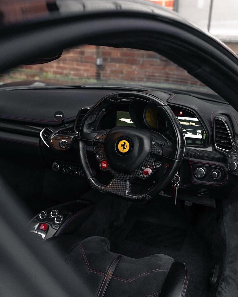 FERRARI 458