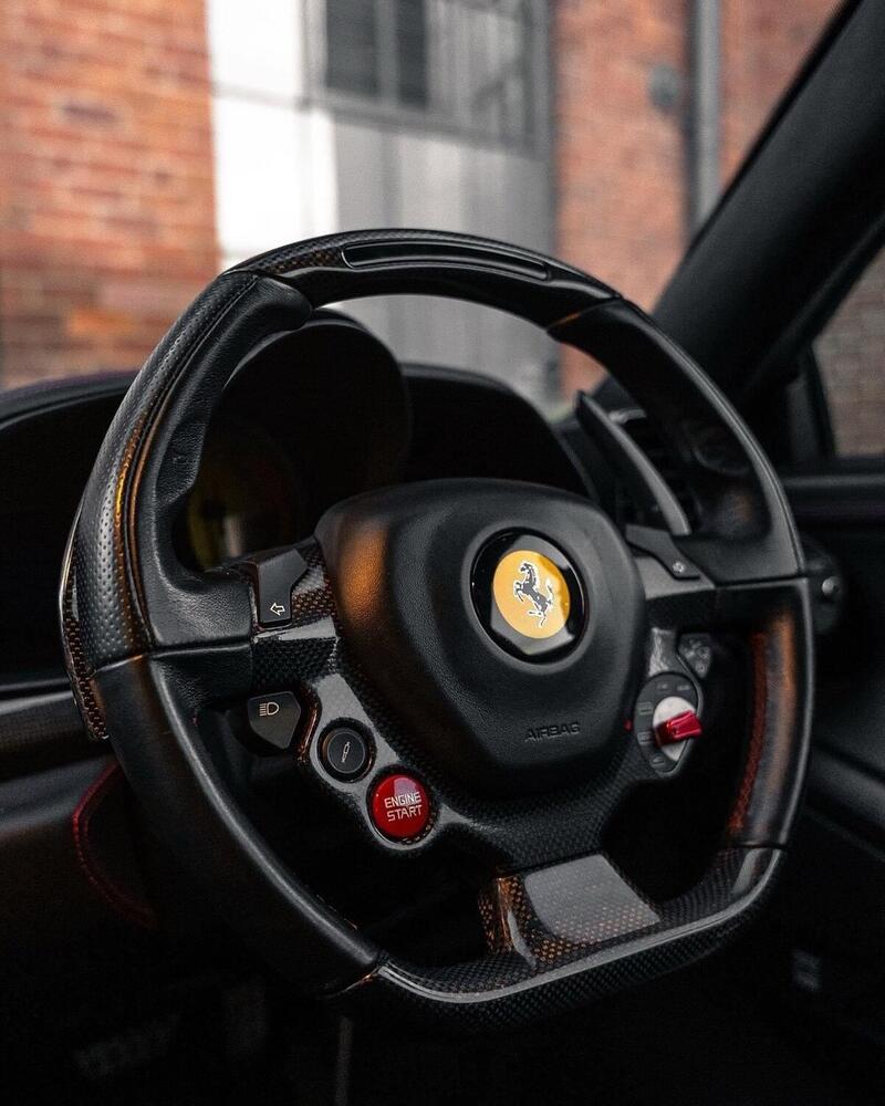 FERRARI 458